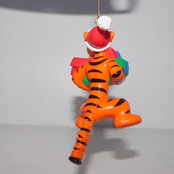 VTG 4" Winnie the Pooh Alderbrook Tigger with Presents Christmas Tree Ornament - Picture 6 of 11